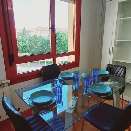 Con 2 Y 2 Banos Junto A Apartamento *