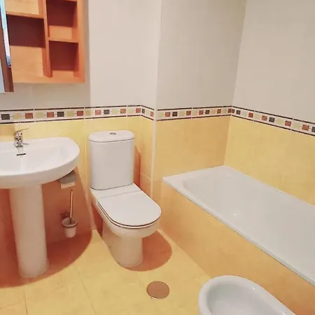 Con 2 Y 2 Banos Junto A * Valladolid