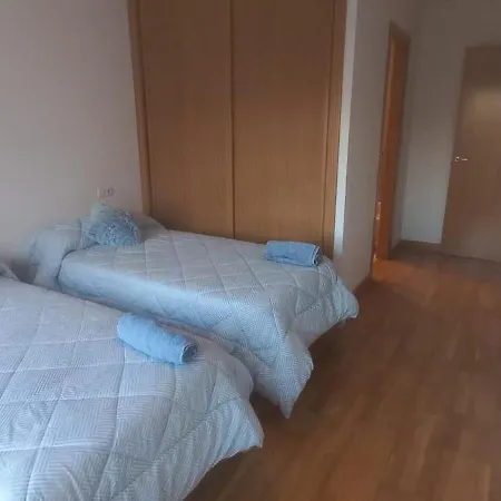 Con 2 Y 2 Banos Junto A * Valladolid